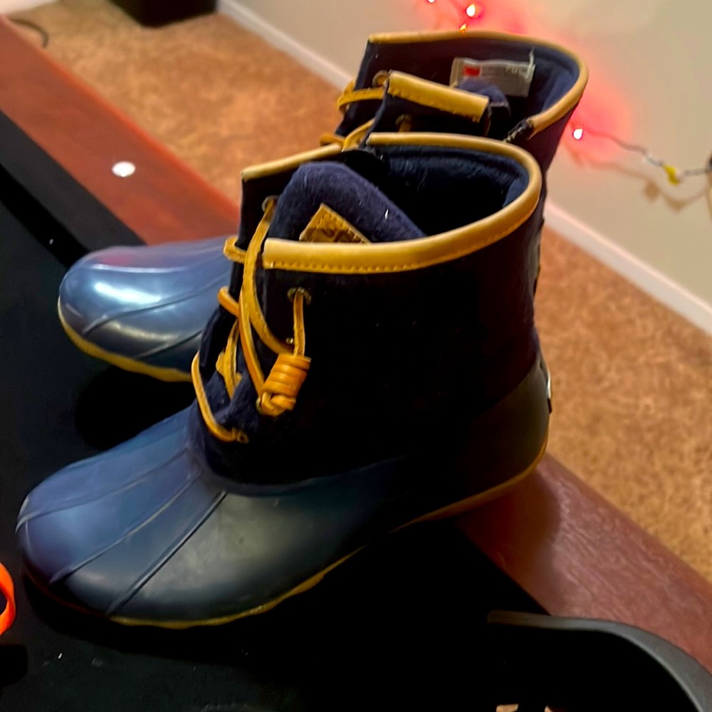 Navy blue Speery boots